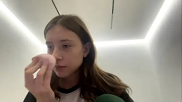 Snapshot of SofiaBlumer chatting on 02/07/26, 03:09 SofiaBlumer online show from 02/07/26, 03:09