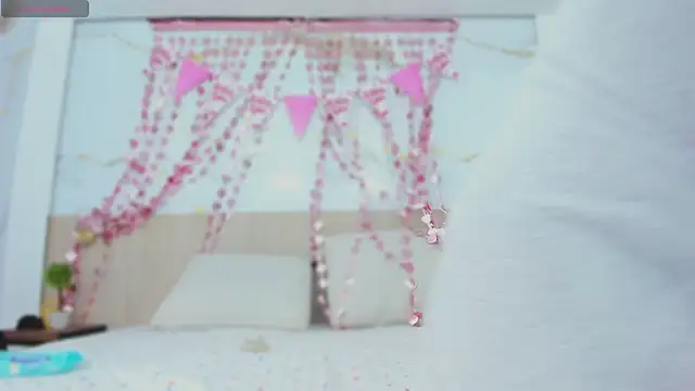 Snapshot of rebecca_ponce_ chatting on 02/13/26, 06:52 rebecca ponce online show from 02/13/26, 06:52