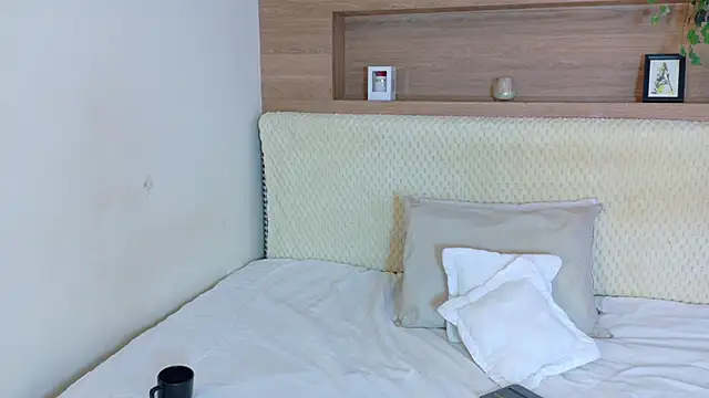 VioletBloomm online show from 02/25/26, 12:05