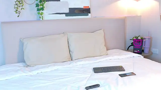 VioletBloomm online show from 02/07/26, 11:40