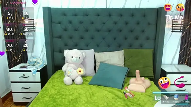 Snapshot of Sophia_Valentina chatting on 03/25/26, 04:56 Sophia Valentina online show from 03/25/26, 04:56