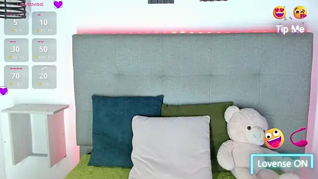 Snapshot of Sophia_Valentina chatting on 03/22/26, 04:05 Sophia Valentina online show from 03/22/26, 04:05