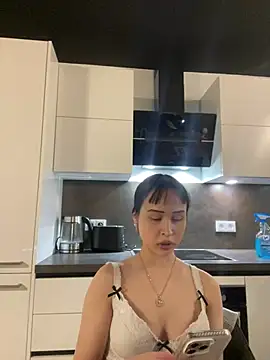 Snapshot of Just-Lilly chatting on 04/11/26, 05:15 Just-Lilly online show from 04/11/26, 05:15