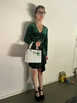 Snapshot of Just-Lilly chatting on 04/23/26, 01:35 Just-Lilly online show from 04/23/26, 01:35