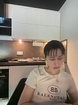 Snapshot of Just-Lilly chatting on 05/22/26, 04:05 Just-Lilly online show from 05/22/26, 04:05