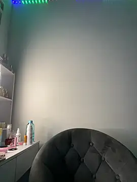 Snapshot of Just-Lilly chatting on 04/28/26, 02:27 Just-Lilly online show from 04/28/26, 02:27
