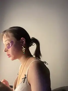 Snapshot of Just-Lilly chatting on 05/08/26, 12:36 Just-Lilly online show from 05/08/26, 12:36