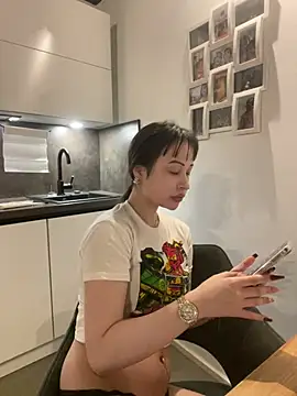 Just-Lilly online show from 07/10/26, 07:47