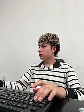 AlexanderCollman2 online show from 04/28/26, 01:04