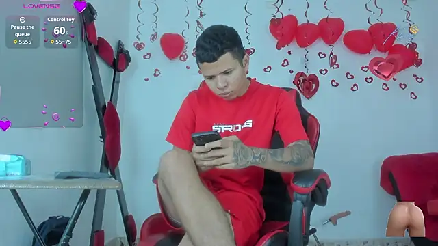 Snapshot of Steven_and_Camilo18 chatting on 02/20/26, 11:45 Steven and Camilo18 online show from 02/20/26, 11:45