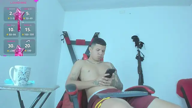 Snapshot of Steven_and_Camilo18 chatting on 03/01/26, 11:43 Steven and Camilo18 online show from 03/01/26, 11:43