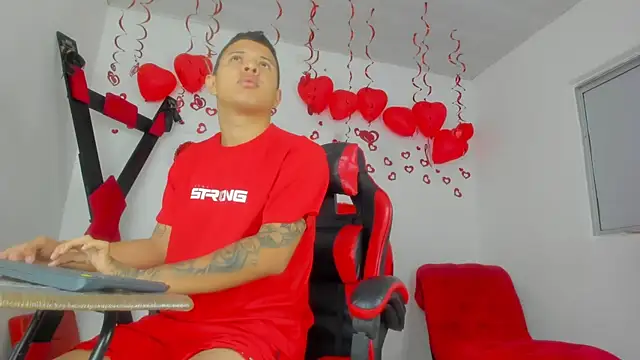 Snapshot of Steven_and_Camilo18 chatting on 02/16/26, 11:20 Steven and Camilo18 online show from 02/16/26, 11:20