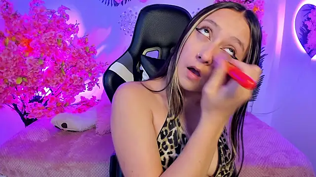 Giselle Laurens  online show from 05/23/26, 08:41