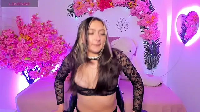 Giselle Laurens  online show from 04/17/26, 09:17