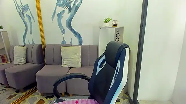 Snapshot of CarolineFyre chatting on 02/14/26, 01:00 CarolineFyre online show from 02/14/26, 01:00