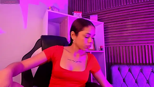 Snapshot of CarolineFyre chatting on 02/12/26, 01:55 CarolineFyre online show from 02/12/26, 01:55