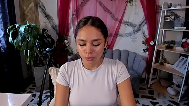 CarolineFyre online show from 05/31/26, 03:18