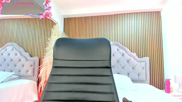 CarolineFyre online show from 04/28/26, 12:42