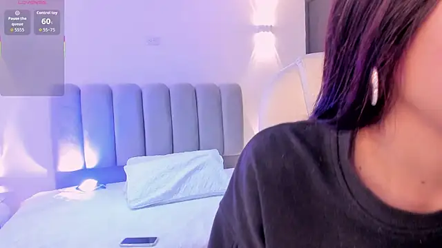 Snapshot of CarolineFyre chatting on 02/20/26, 01:24 CarolineFyre online show from 02/20/26, 01:24