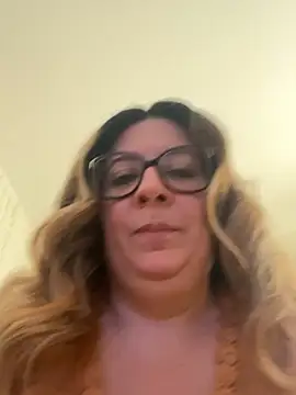 Snapshot of JasmineGlow7 chatting on 03/02/26, 01:40 JasmineGlow7 online show from 03/02/26, 01:40