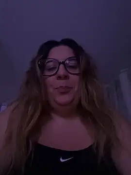 Snapshot of JasmineGlow7 chatting on 03/28/26, 01:06 JasmineGlow7 online show from 03/28/26, 01:06