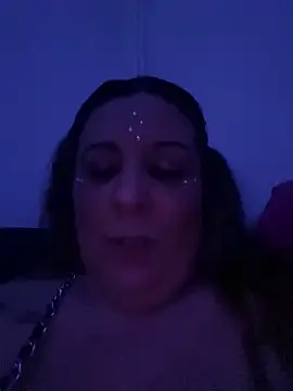 Snapshot of JasmineGlow7 chatting on 04/11/26, 11:41 JasmineGlow7 online show from 04/11/26, 11:41