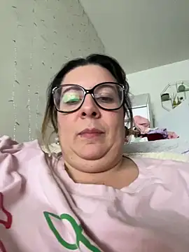 Snapshot of JasmineGlow7 chatting on 04/10/26, 11:23 JasmineGlow7 online show from 04/10/26, 11:23