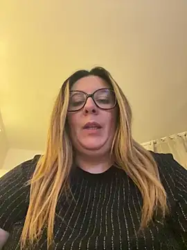 Snapshot of JasmineGlow7 chatting on 03/11/26, 10:26 JasmineGlow7 online show from 03/11/26, 10:26