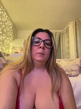 Snapshot of JasmineGlow7 chatting on 03/08/26, 06:22 JasmineGlow7 online show from 03/08/26, 06:22