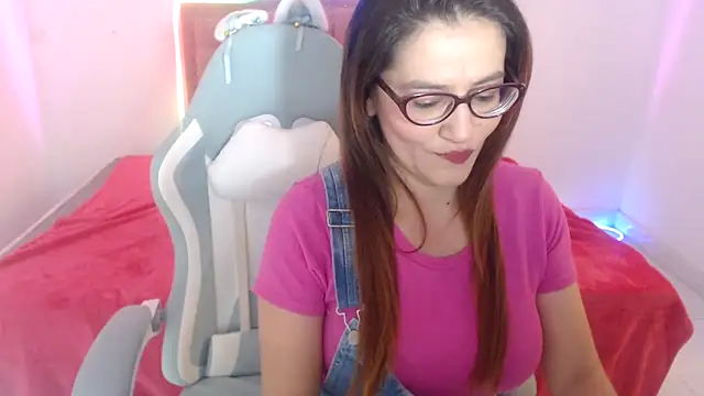 snowhot-69 online show from 04/01/26, 12:46