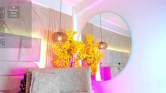 Snapshot of EmmaLovve chatting on 04/06/26, 02:29 EmmaLovve online show from 04/06/26, 02:29