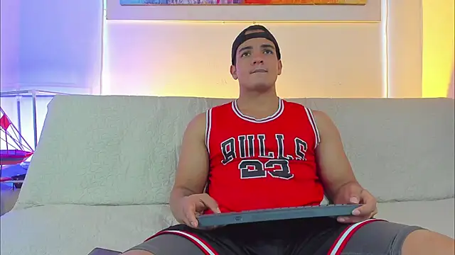 jhon nicolas online show from 04/08/26, 12:12