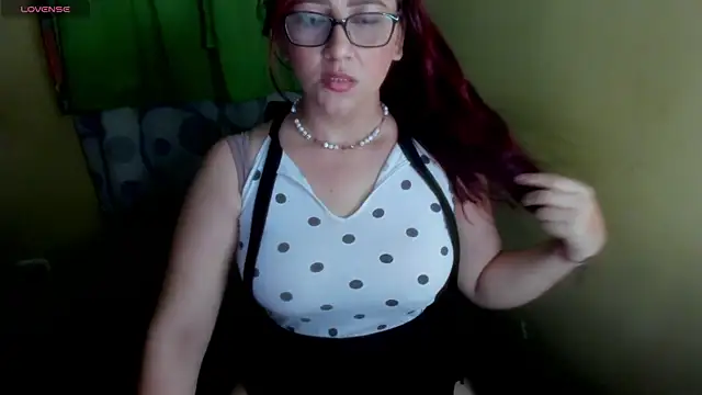 LuciaMiilf online show from 07/12/26, 06:47