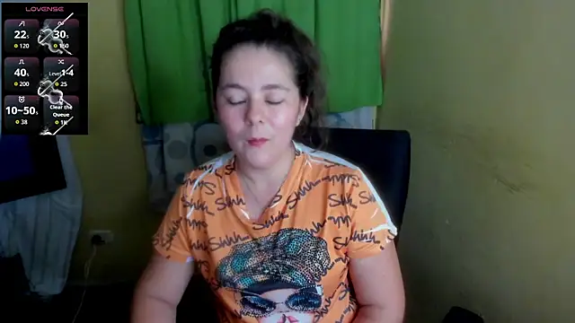 LuciaMiilf online show from 06/25/26, 09:42