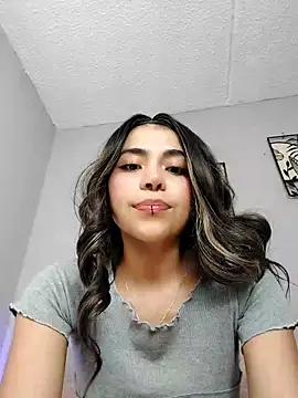 loveegirll1 online show from 02/02/26, 05:28