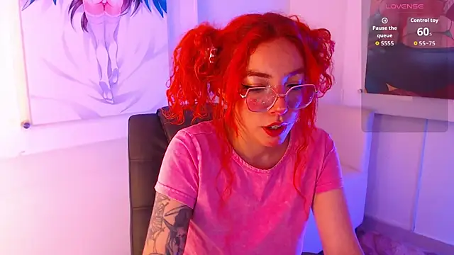 Snapshot of mere_in_redd chatting on 07/11/26, 01:33 mere in redd online show from 07/11/26, 01:33