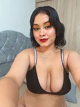 zoe love18 online show from 05/05/26, 04:37