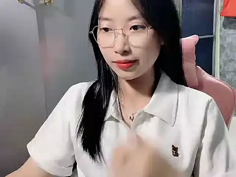 Snapshot of Linne6789 chatting on 02/28/26, 03:33 Linne6789 online show from 02/28/26, 03:33