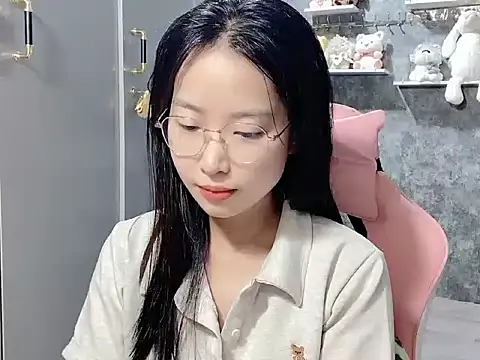 Linne6789 online show from 04/18/26, 04:37