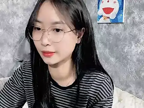 Snapshot of Linne6789 chatting on 02/04/26, 03:40 Linne6789 online show from 02/04/26, 03:40