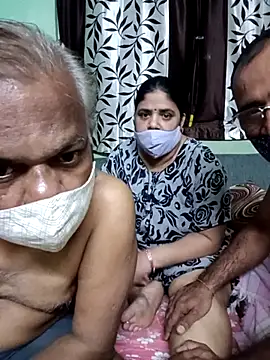 HoneyHush online show from 03/29/26, 05:25