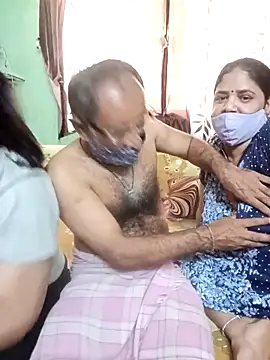 HoneyHush online show from 03/12/26, 09:35