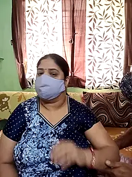 Snapshot of HoneyHush chatting on 02/18/26, 06:11 HoneyHush online show from 02/18/26, 06:11