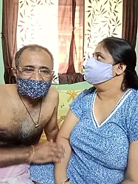 Snapshot of HoneyHush chatting on 02/11/26, 11:43 HoneyHush online show from 02/11/26, 11:43