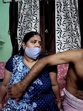 Snapshot of HoneyHush chatting on 02/24/26, 01:12 HoneyHush online show from 02/24/26, 01:12