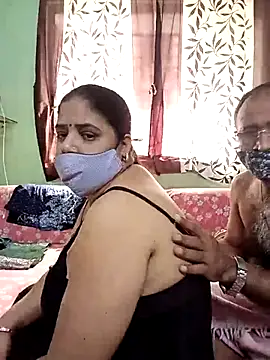 Snapshot of HoneyHush chatting on 02/28/26, 05:18 HoneyHush online show from 02/28/26, 05:18