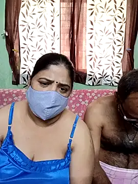 Snapshot of HoneyHush chatting on 02/21/26, 11:23 HoneyHush online show from 02/21/26, 11:23