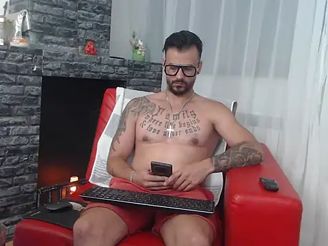 Snapshot of RyanxCole chatting on 06/16/26, 01:33 RyanxCole online show from 06/16/26, 01:33