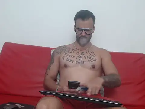 Snapshot of RyanxCole chatting on 05/14/26, 11:07 RyanxCole online show from 05/14/26, 11:07