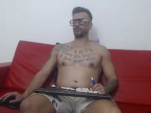 Snapshot of RyanxCole chatting on 04/22/26, 10:11 RyanxCole online show from 04/22/26, 10:11